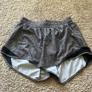 Lululemon hotty hot short mid rise 4inch inseam